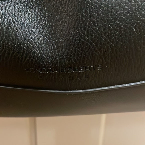 Sondra Roberts Square Leather bag - Picture 3 of 4